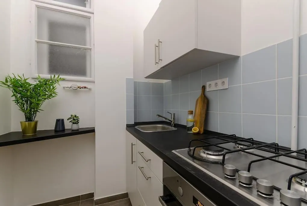 Lovely Apartment Next To Famous Cafe In Budapest. Ουγγαρία