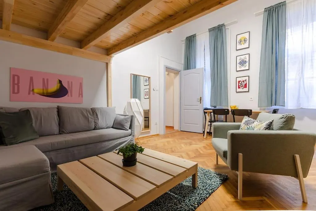 Lovely Apartment Next To Famous Cafe In Budapest.
